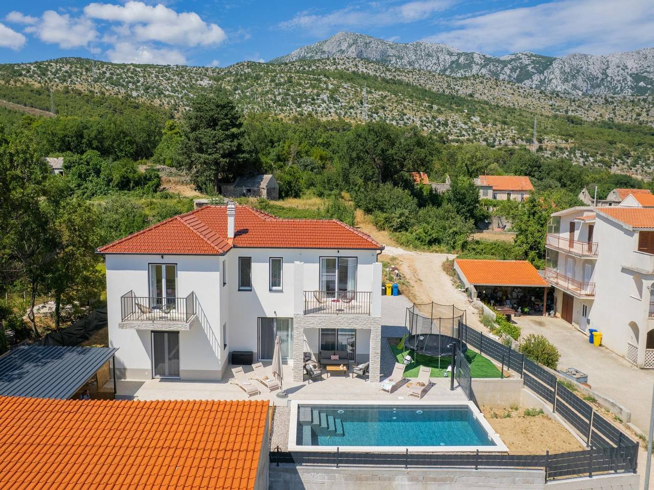 Premium-Villa in der Nähe der Adriaküste in Omiš (Kroatische Adria), Omis