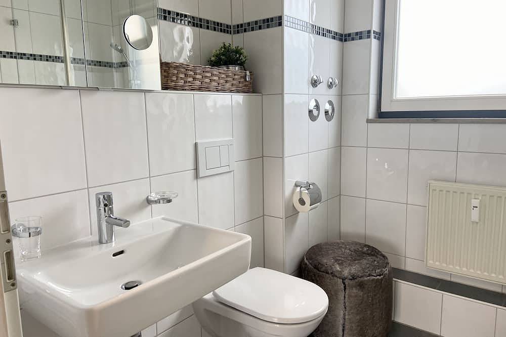 Ganze Wohnung, Moderne 3-Zimmer-Wohnung mit traumhafter Dachterrasse nähe Stuttgart in Weinstadt, Rems-Murr-Kreis