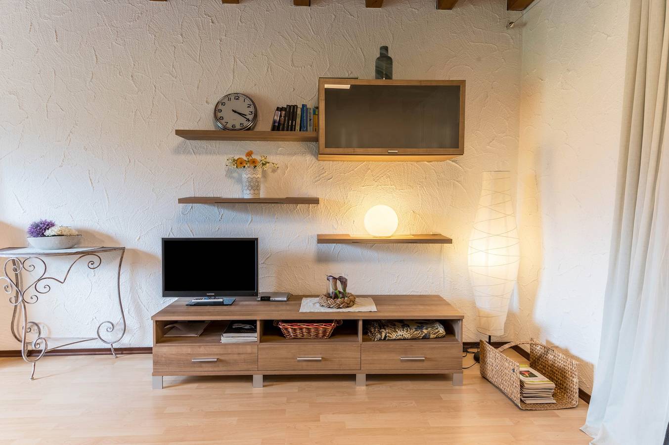 Ganze Wohnung, Ferienwohnung 2 im Haus Böhler auf der Insel Reichenau mit Seeblick, Terrasse und Garten in Reichenau, Untersee