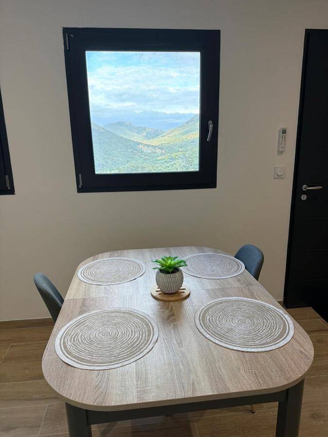 Appartement entier, La vue des châteaux in Duilhac-sous-Peyrepertuse, Parc naturel régional Corbières-Fenouillèdes