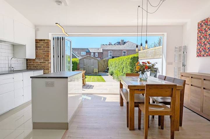 Holiday rental for 8 people, with garden and balcony in Southbourne