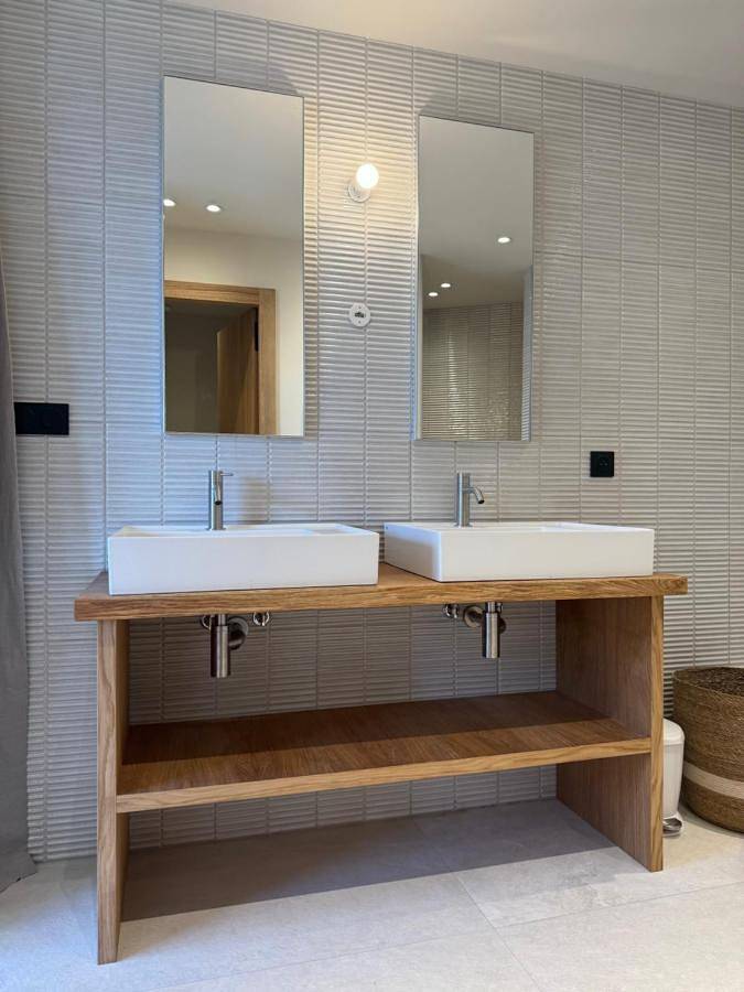 Location de vacances pour 12 personnes, avec piscine ainsi que vue et balcon dans Plage Cala Rossa - 3