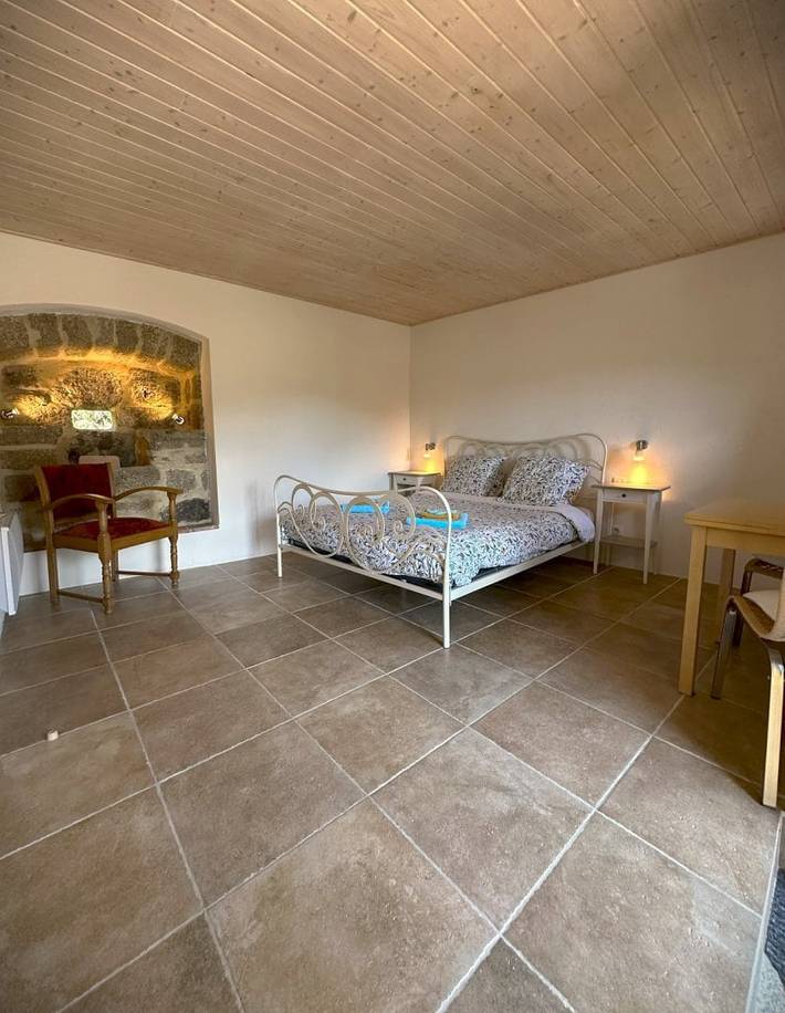 Chambre d’hôte pour 3 personnes, avec jardin ainsi que piscine et jacuzzi, animaux acceptés en Ardèche - 3