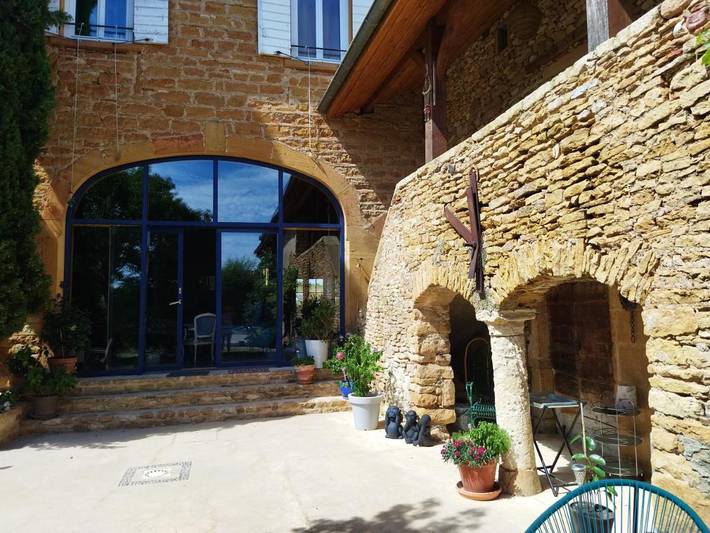 Chambre d’hôte pour 2 personnes, avec Balcon et Terrasse ainsi que Jardin et Piscine à Montmelas-Saint-Sorlin