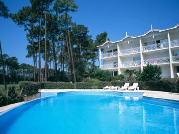 Gîte pour 8 personnes, avec piscine et terrasse, animaux acceptés dans Moliets-Plage