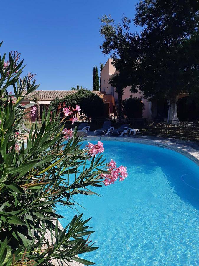 Chambre d’hôte pour 2 personnes, avec Terrasse et Jardin ainsi que Piscine et Sauna
