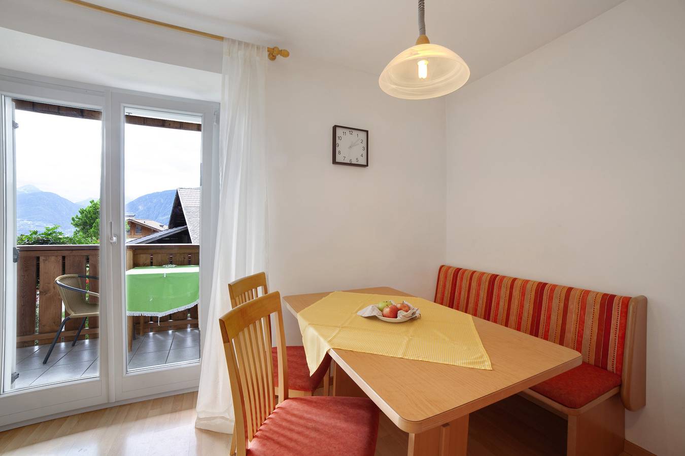 Entire apartment, Holiday Apartment "Mosttragerhof Appartment Large" with Mountain View, Shared Pool & Wi-Fi in St. Georgen (Schenna), Schenna