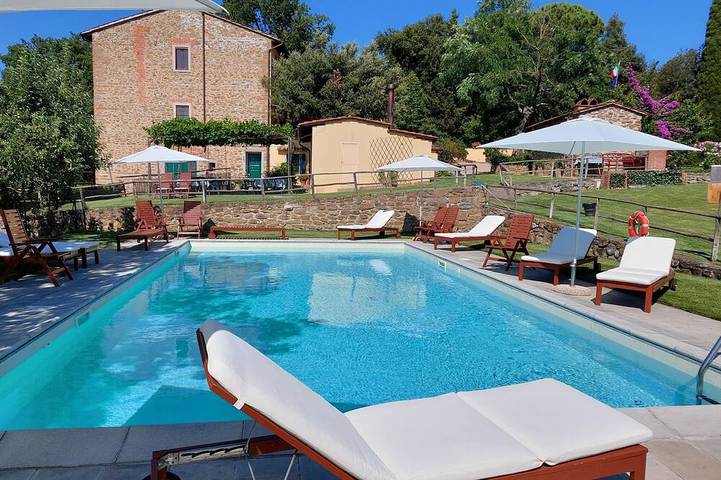 Agriturismo per 4 persone, con piscina e giardino nonché terrazza in Scandicci