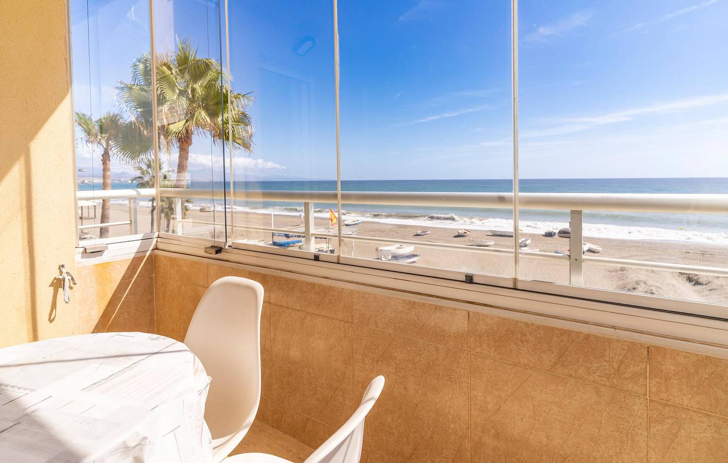 Ganze Ferienwohnung, Meerblick-Apartment mit Terrasse, WiFi & AC in Sabinillas, Manilva