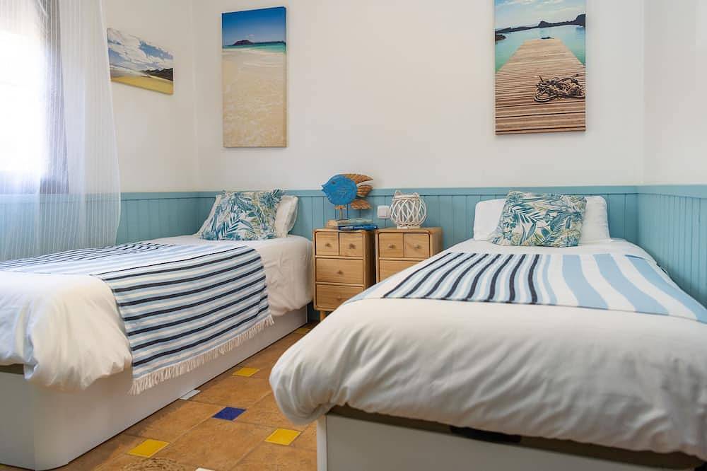 Preciosa Villa Con Piscina Climatizada Y Agua Salada in Villaverde, La Oliva