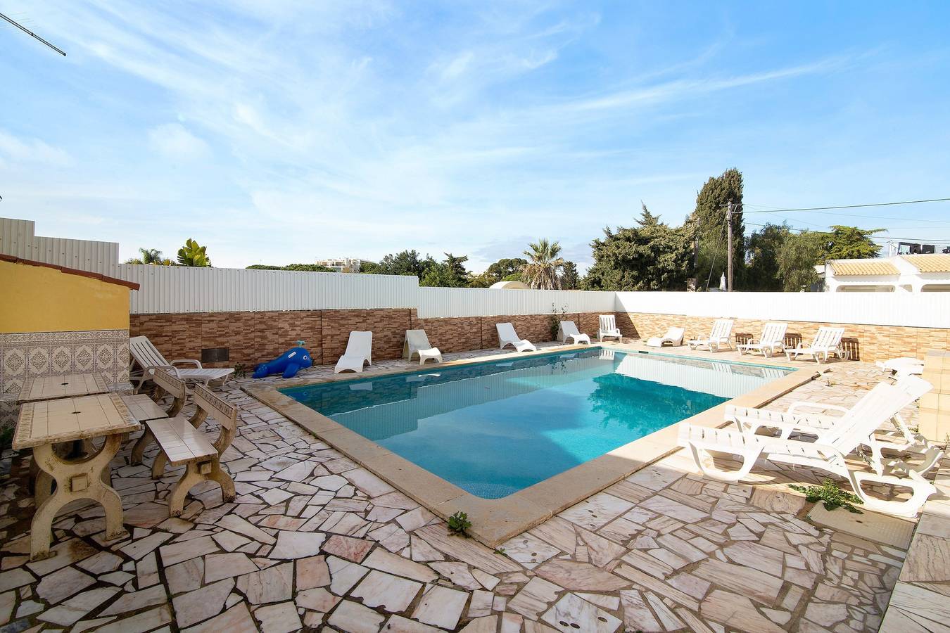 Apartamento inteiro, Apartamento 'T2 Anastácio com vista Piscina' com Varanda, Piscina Partilhada & Jardim in Albufeira, Distrito de Faro