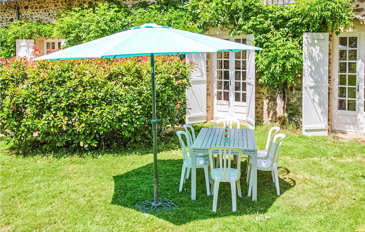 110 sq ft Apartment with Parking, TV, Pool & Internet in Saint-Aurélien, Limoges region