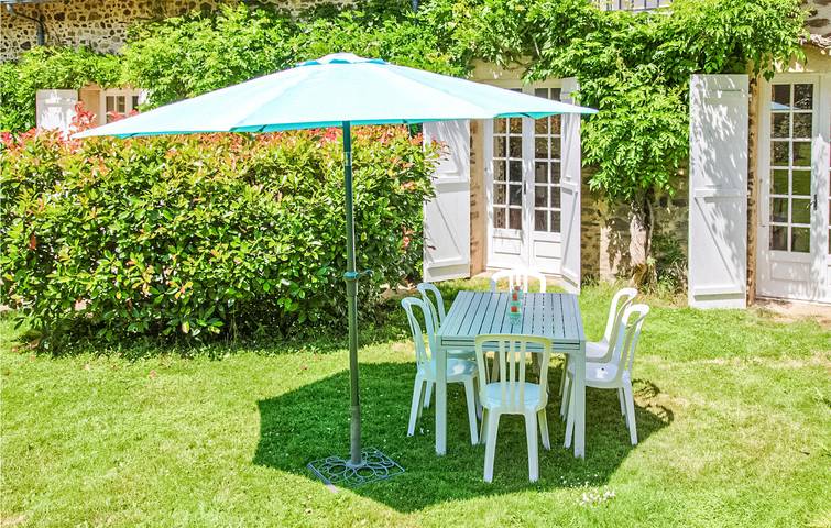 Apartamento de 110 pies cuadrados con aparcamiento, TV, piscina e Internet in Saint-Aurélien, Janailhac