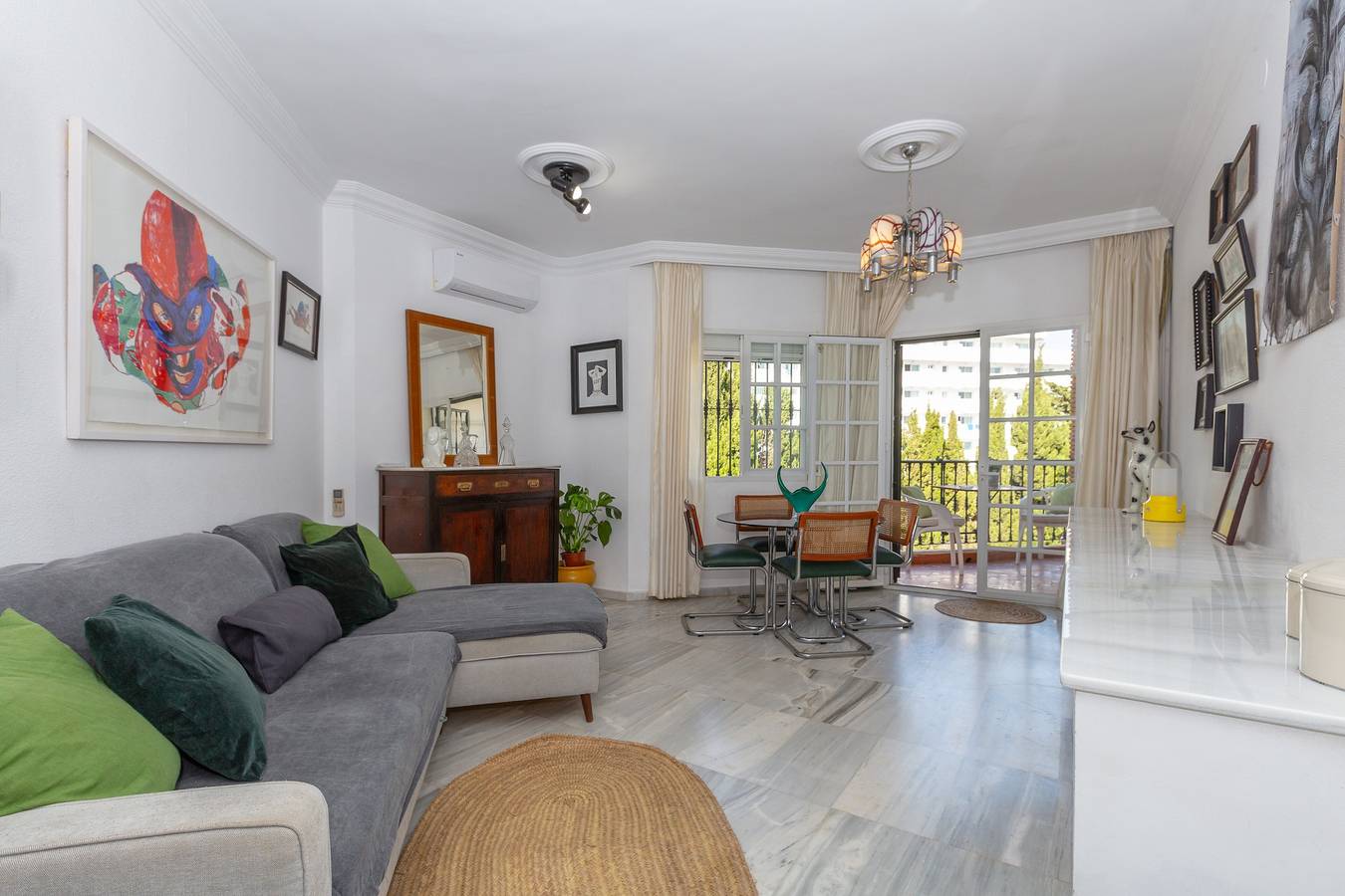 Entire apartment, 'Cute Apartment Oceanfront' with Sea View, Shared Pool & A/C in Benalmádena Costa, Benalmádena