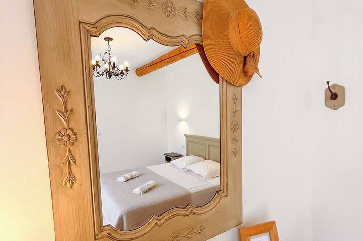 Maison de charme classée 4 étoiles – Provence, vue imprenable, piscine privée in Rustrel, Parc naturel régional du Luberon