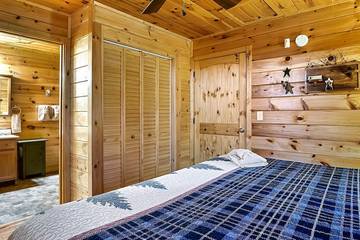 Cabin Rentals And Lodges for 2 Guests in Pigeon Forge, Sevier County, Picture 1