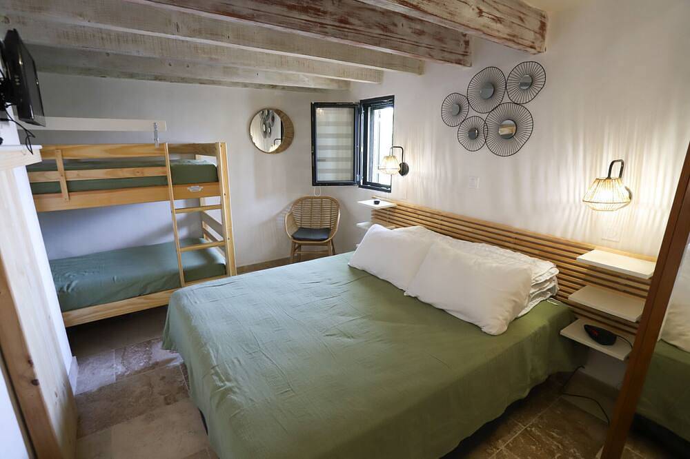 St Cyprien house classified 4 stars with large sunny terrace in Saint-Cyprien-Plage, Saint-Cyprien