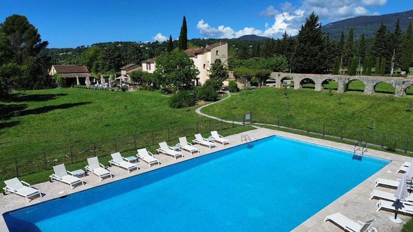 Hôtel pour 2 personnes, avec piscine ainsi que vue et jardin, animaux acceptés