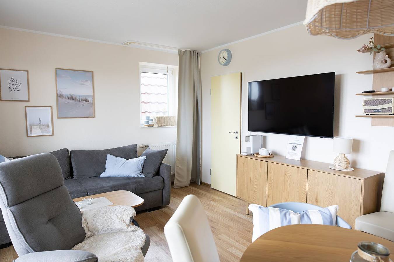 Ganze Wohnung, Ferienwohnung an der Nordsee mit Balkon, Meerblick und direktem Strandzugang in Schillig Strand, Wangerland