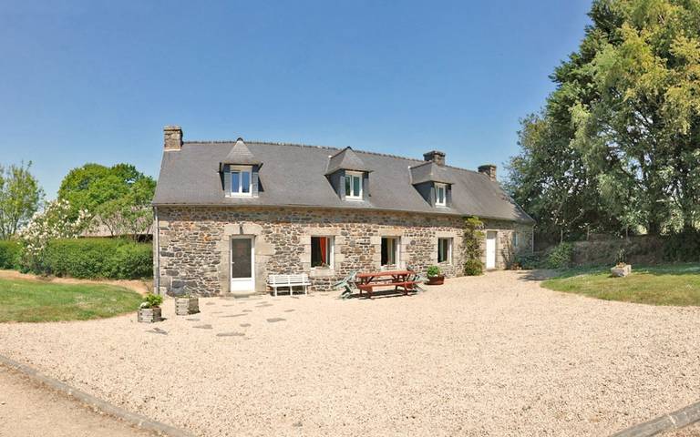 Gîte pour 6 personnes, avec jardin et terrasse à Poullaouen - 2