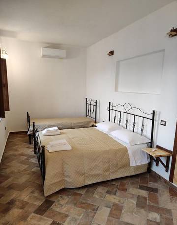 Gîte pour 5 personnes, avec terrasse, animaux acceptés à Strongoli