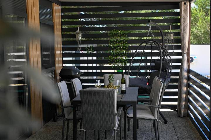 Camping für 4 Personen, mit Terrasse und Ausblick sowie Garten, mit Haustier in Drage (Pakoštane)