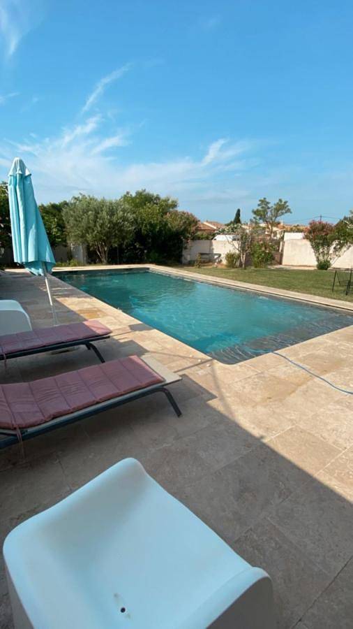 Location de vacances pour 8 personnes, avec bassin pour enfant et jardin ainsi que vue et piscine à Vacqueyras - 2