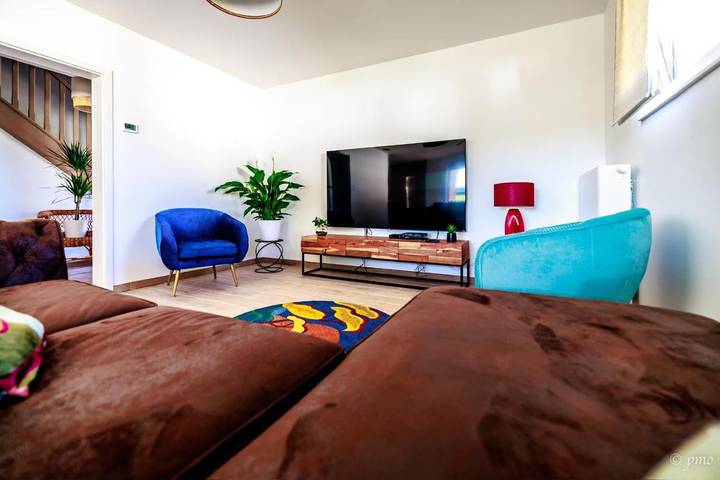 Location de vacances pour 7 personnes, avec vue ainsi que piscine et jardin dans Champlon