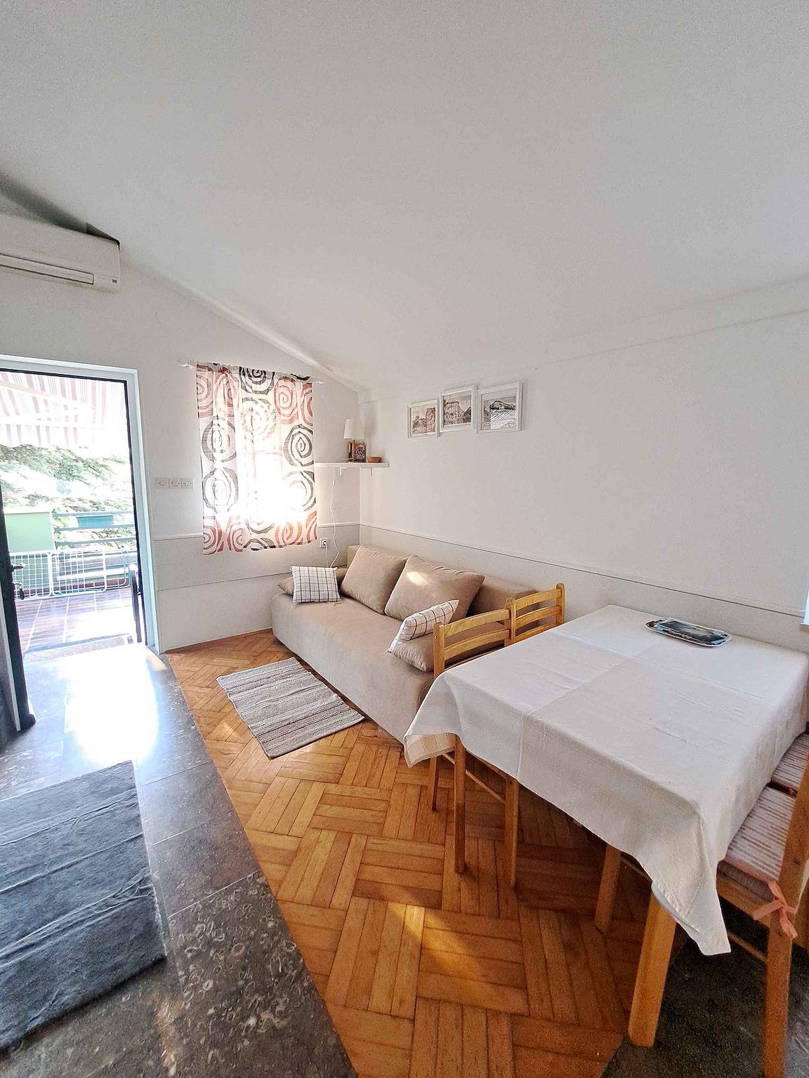 Ganze Ferienwohnung, Ferienwohnung 300 m zum Strand  in Pjescana Uvala, Südküste Istrien