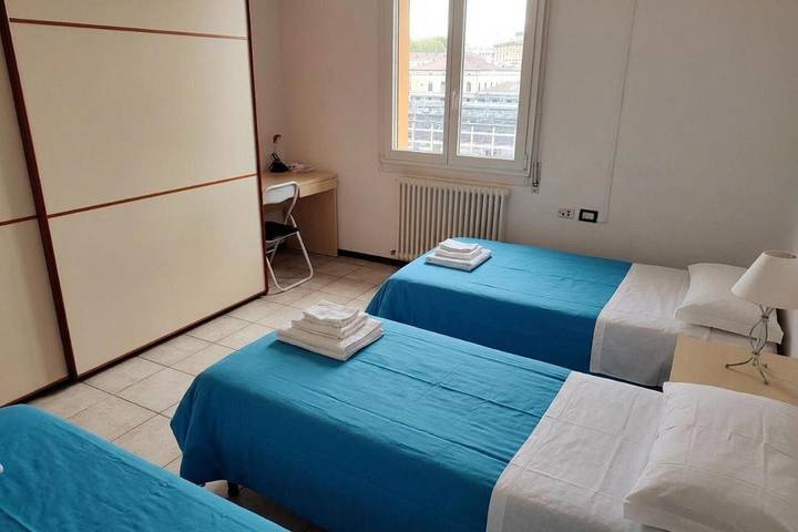 Gîte pour 5 personnes, avec balcon dans Gare De Bologne