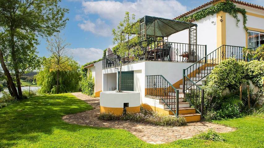 Fezenda para 9 pessoas, com piscina e terraço e ainda jardim em Montemor-o-Novo