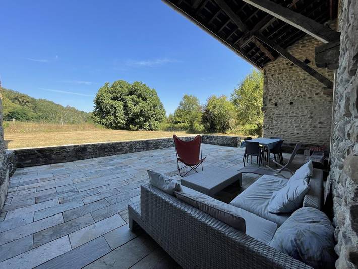 Gîte pour 8 personnes, avec jardin et terrasse, animaux acceptés à Susmiou