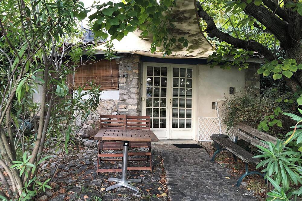 La Maisonnette - Chambre au calme et dans la nature in Carros, Côte méditerranéenne (France)