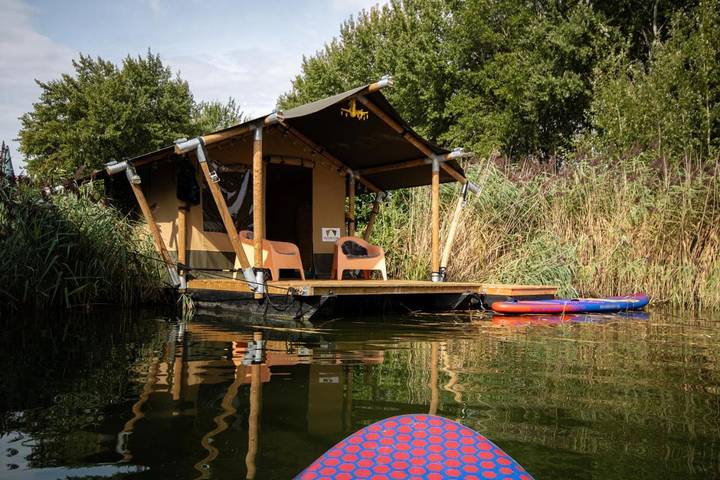 Bungalow voor 2 personen, with uitzicht and terras as well as uitzicht op het meer and sauna in Biddinghuizen
