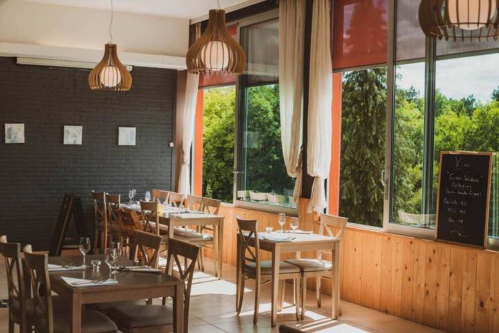 Hôtel pour 2 personnes, avec sauna ainsi que jacuzzi et jardin, adapté aux familles dans Bomal - 2