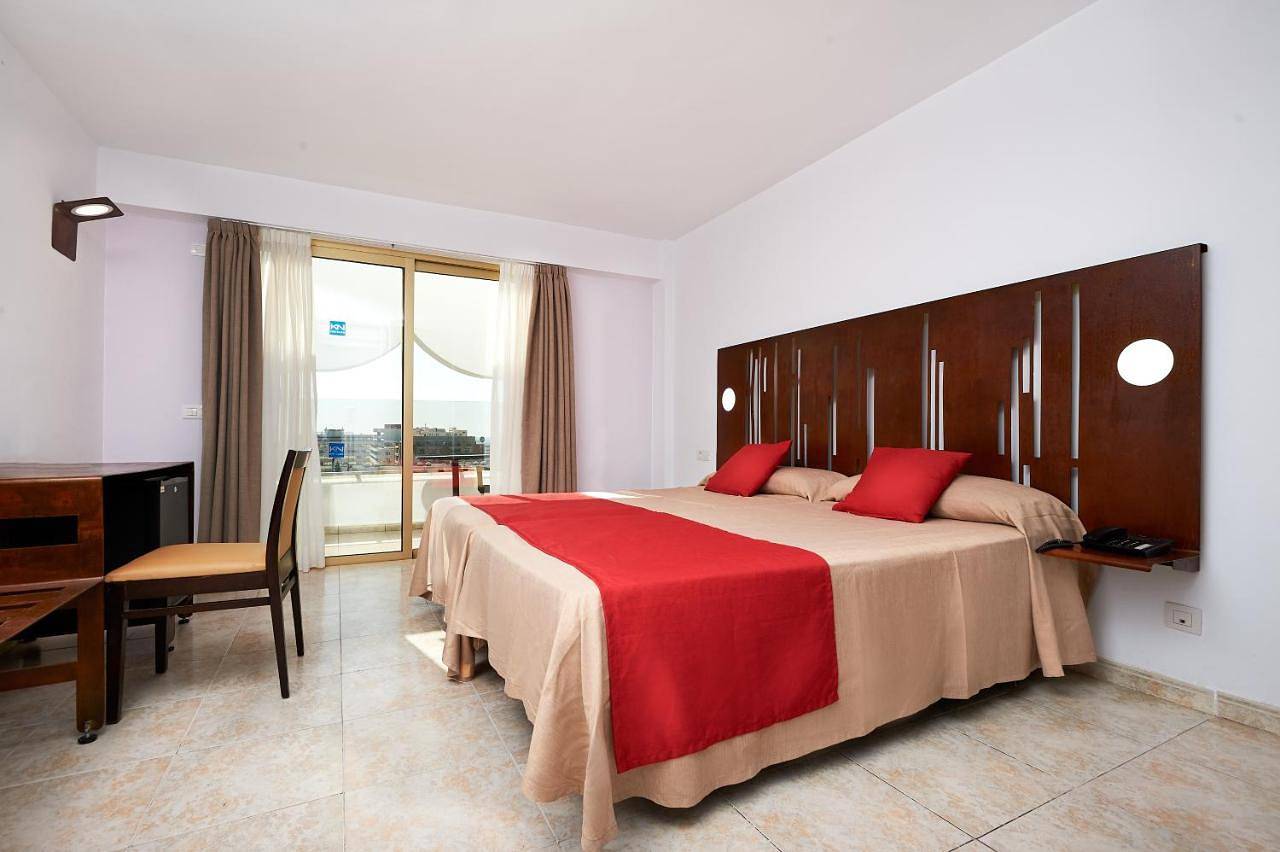 Kn Aparthotel Columbus in Playa de las Américas, Arona