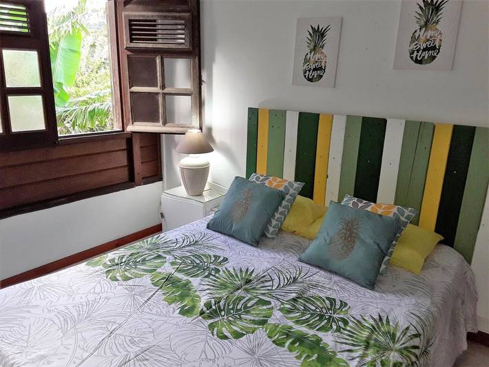 Gîte pour 2 personnes, avec piscine ainsi que vue et terrasse à Sainte-Luce - 4