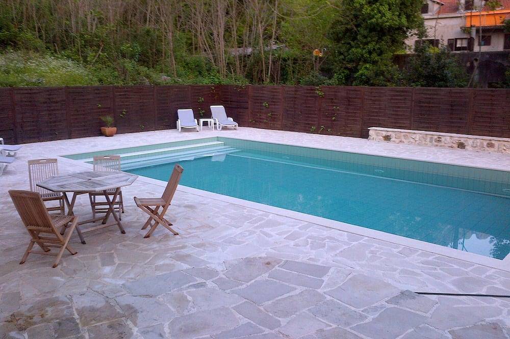 Luxus-Penthouse in traditioneller Steinvilla mit Blick auf den Kotor-Fjord in Dobrota, Opština Kotor