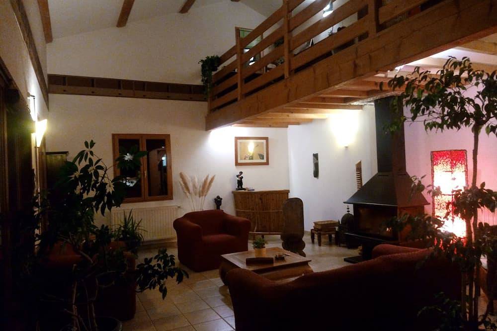 Casa en el campo, piscina privada, 3000 m2 de terreno, vistas impresionantes in Le Crestet, Tournon-sur-Rhône región