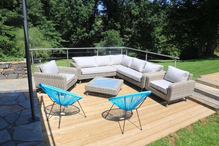 Gîte pour 10 personnes, avec jardin ainsi que terrasse et piscine dans le Cantal - 3