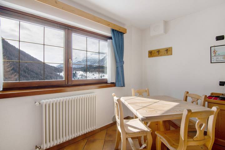 Hotel Apartamento "Residence Larice Bianco N5" com vista para a montanha e terraço partilhado in Fraciscio, Campodolcino