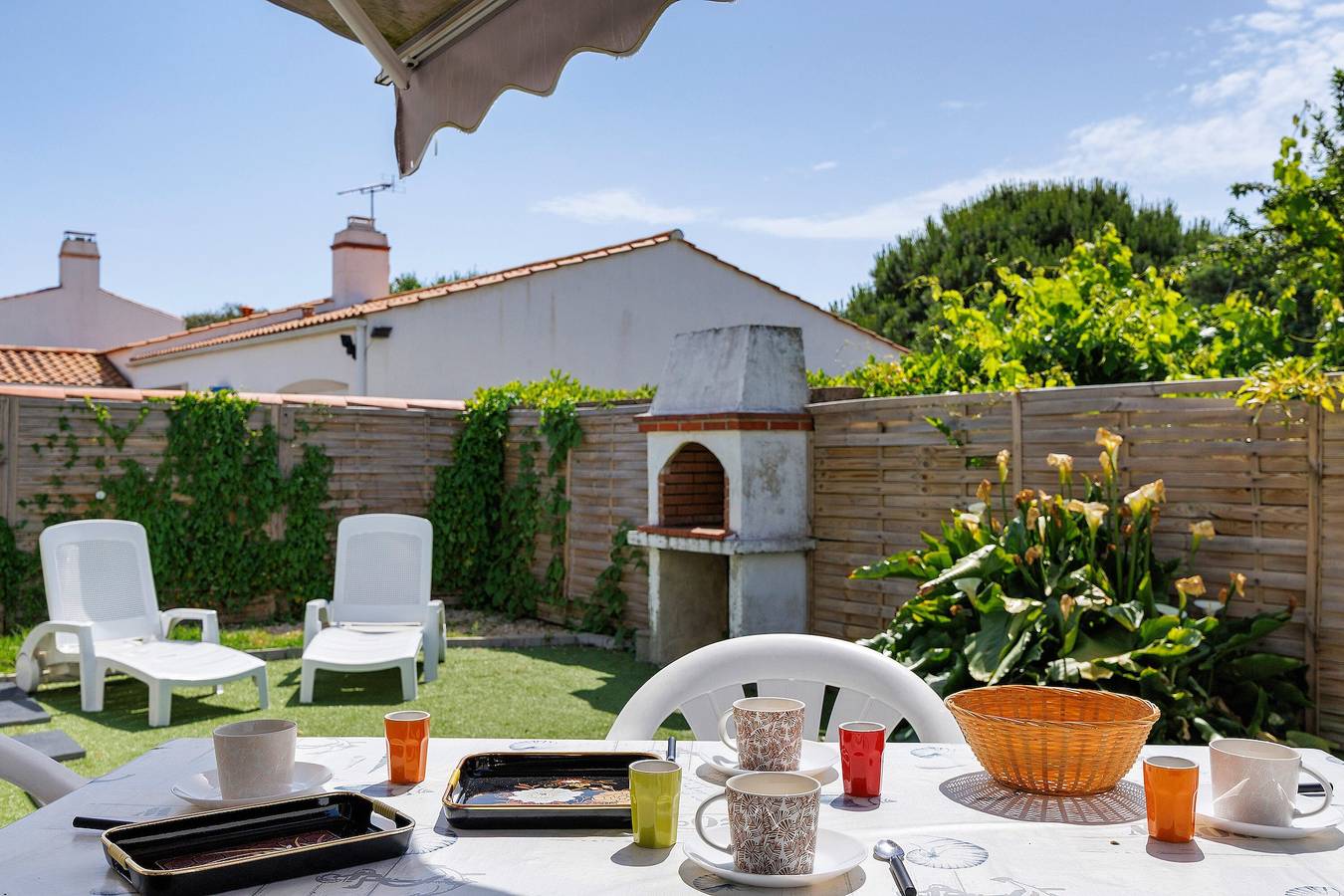 Maison de vacances « La Barbâtrine » avec terrasse, jardin privés et Wi-Fi in Barbâtre, Noirmoutier