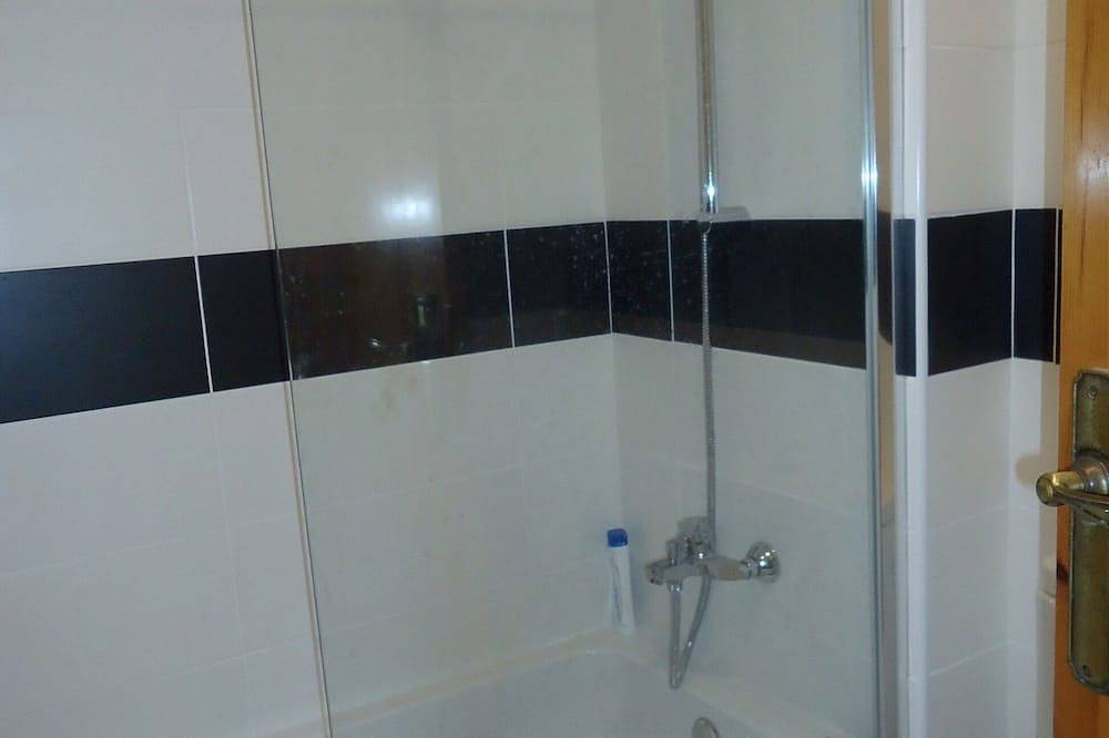 Entire apartment, Upgraded, traditional-style apartment with balcony overlooking golf course. in Son Parc, Es Mercadal