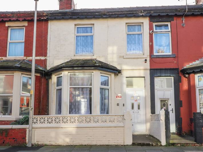 Cottage for 10 people, with garden in Blackpool