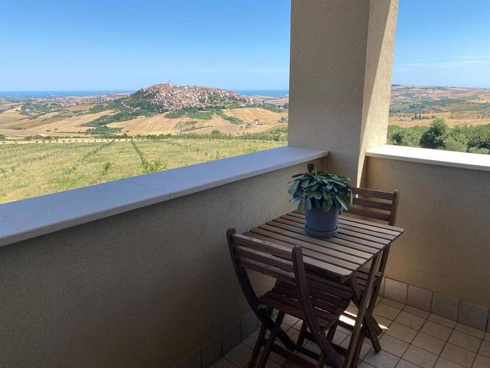 Rustico per 2 persone, con giardino e panorama, con animali domestici in Molise