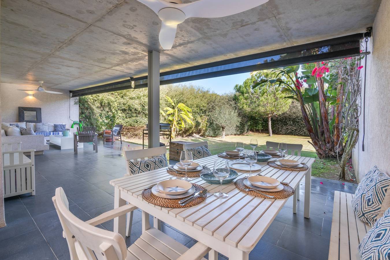 Villa 'Rompido' con piscina compartida, jardín privado y balcón in El Rompido, Cartaya