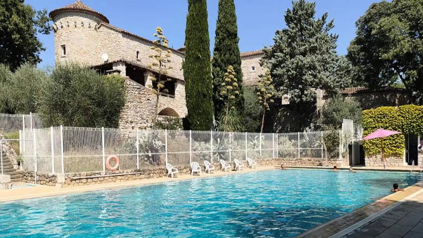 Gîte pour 3 personnes, avec Terrasse et Piscine à Berrias-et-Casteljau - 3