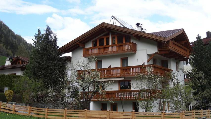 Hütte für 3 Personen, mit Ausblick und Balkon, kinderfreundlich im Stubaital
