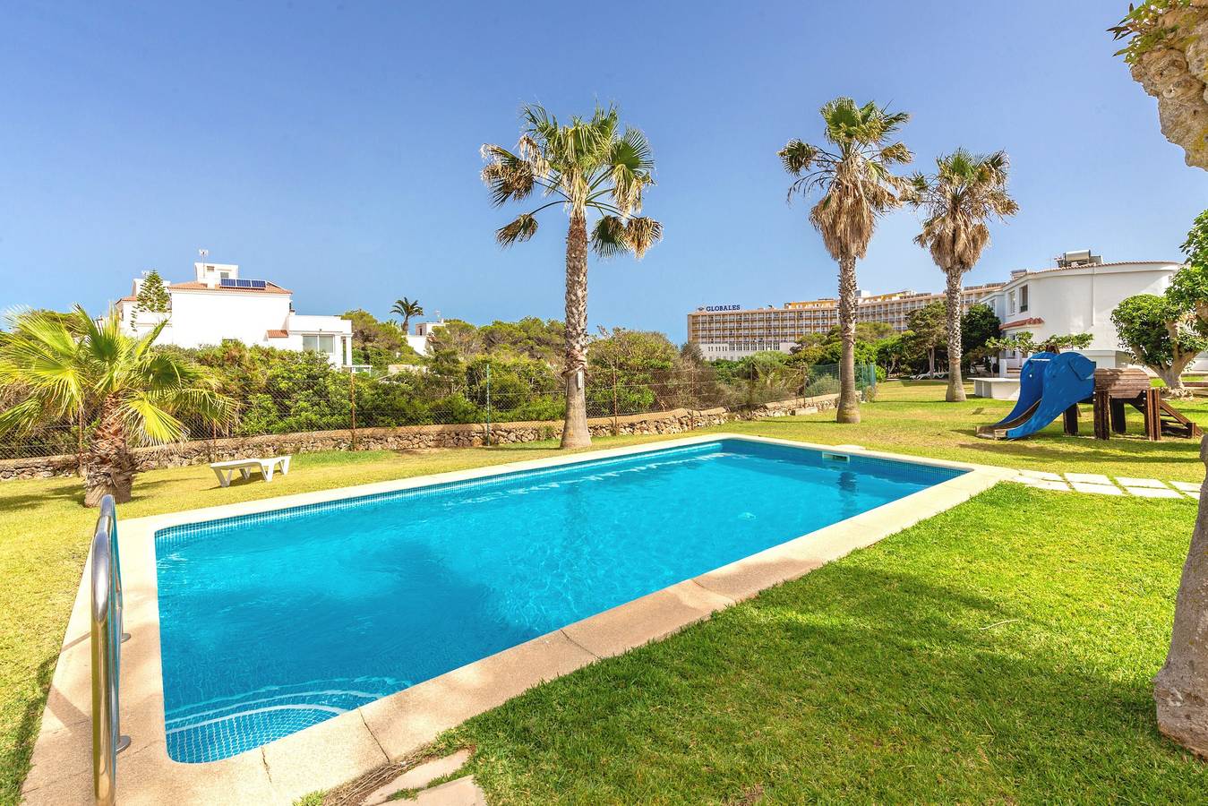 Hel lägenhet, Apartment 'De Playa En Ciutadella' with Shared Pool, Shared Garden and Wi-Fi in Cala Blanes, Ciutadella