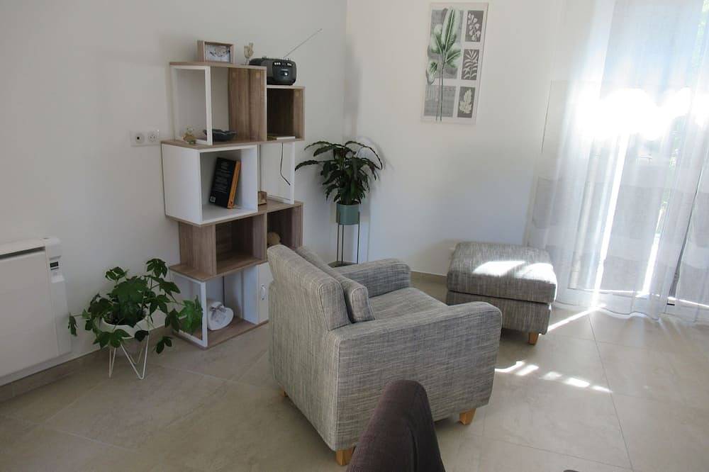Ganze Wohnung, Self-contained apartment with swimming pool in Saumane-de-Vaucluse, Vaucluse